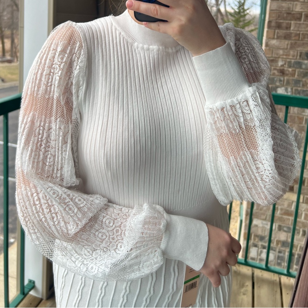 🆕 White Ribbed Knit Dress with Lace Sleeves - Picture 4 of 14